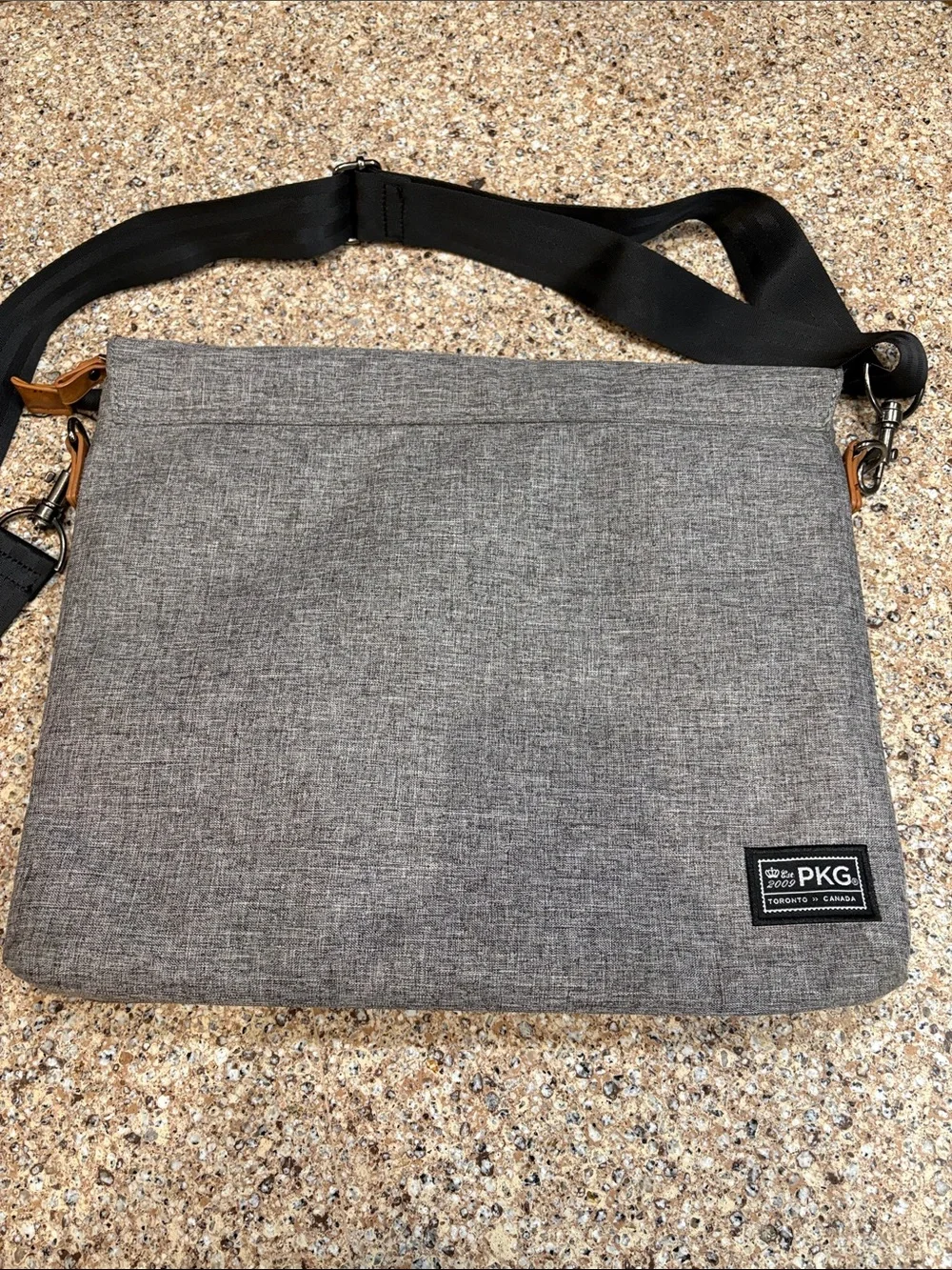 PKG Toronto Canada city laptop messenger bag in grey - EUC